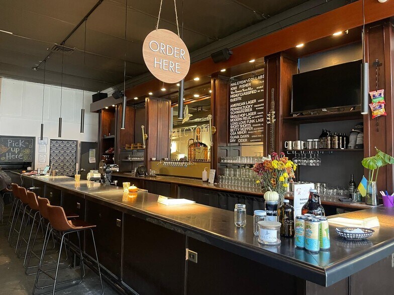 More Photos Of 8560 Greenwood Ave N, Seattle Storefront For Sale