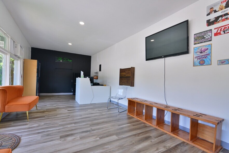 More Photos Of 7354-7366 Post Rd, North Kingstown Restaurant For Sale