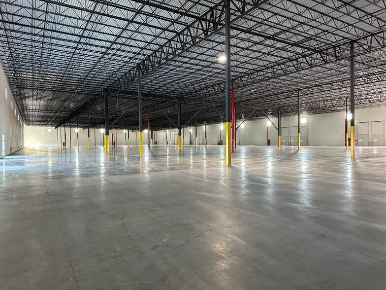 More Photos Of 301 Lau Pky, Englewood Distribution For Lease