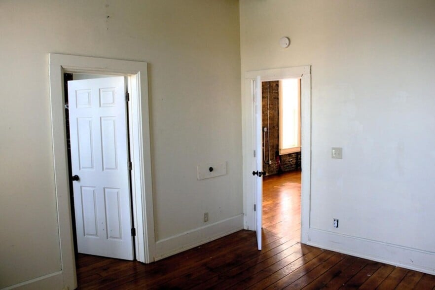 More Photos Of 1028 State St, Racine Storefront Retail Residential For Sale