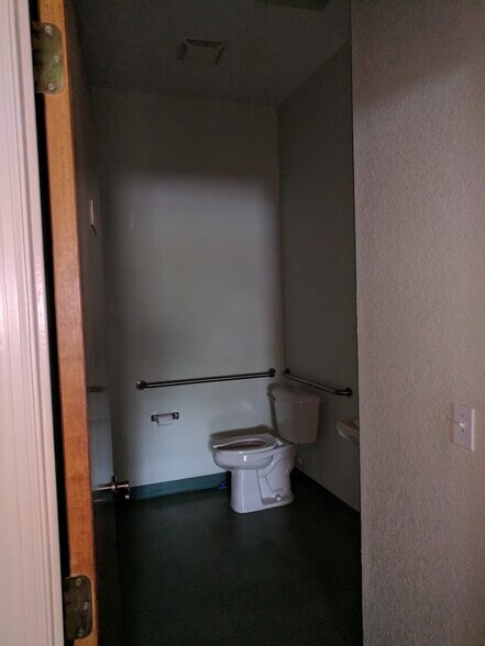 More Photos Of 150 SE 17th St, Ocala Office For Sale