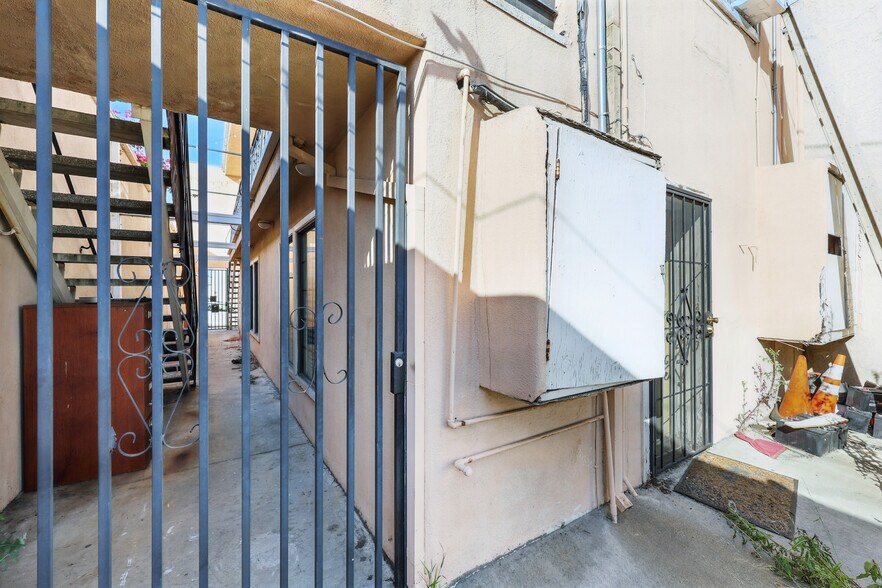 More Photos Of 5428 E Beverly Blvd, Los Angeles Office For Sale