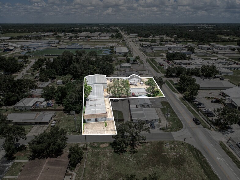 More Photos Of 2914 Kenilworth Blvd, Sebring Industrial For Sale