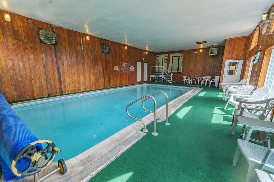 More Photos Of 6 Abroad Rd, West Dover Hotel For Sale
