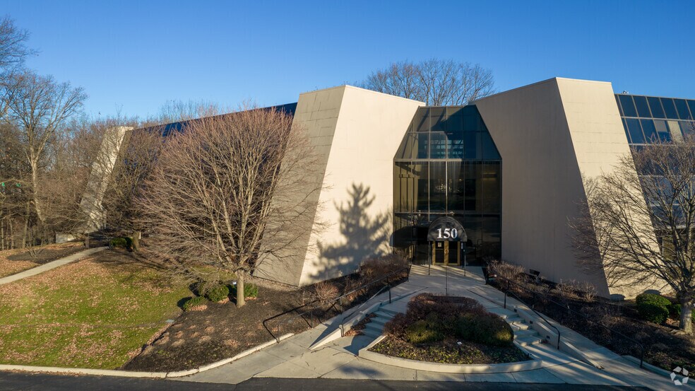 More Photos Of 150 E Wilson Bridge Rd, Worthington Office For Lease