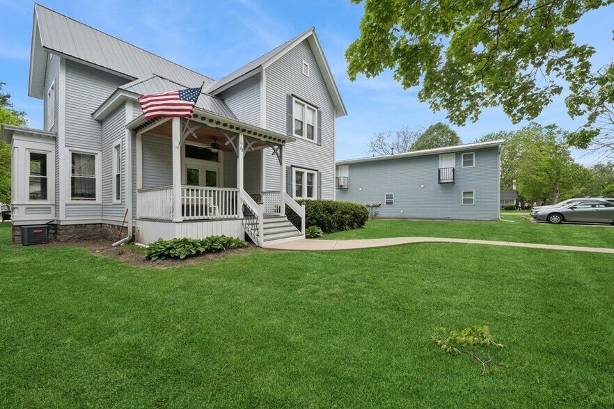 More Photos Of 1128 Wisconsin St, Lake Geneva Multifamily For Sale