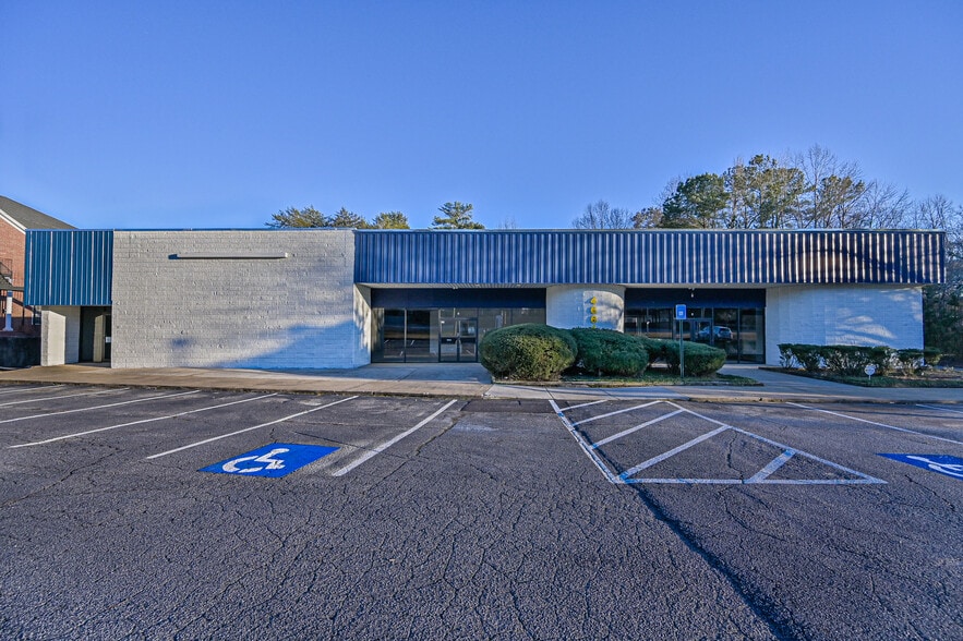 Primary Photo Of 4664 Lawrenceville Hwy NW, Lilburn Freestanding For Sale