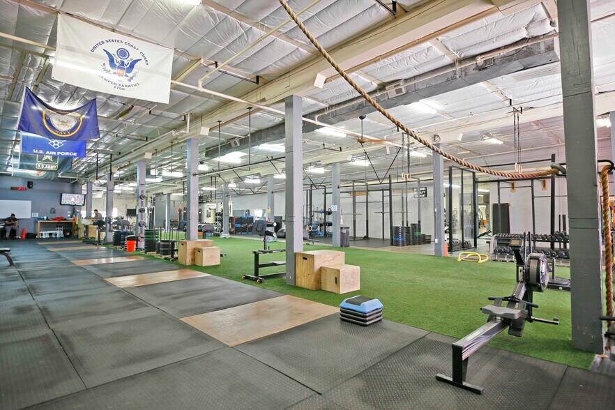 More Photos Of 611 W 22nd St, Houston Loft Creative Space For Lease