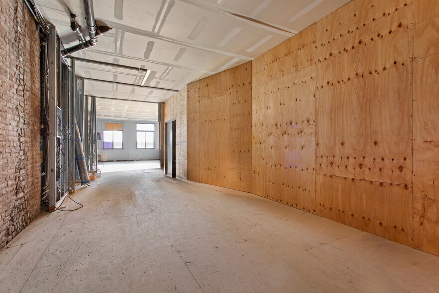 More Photos Of 23 W 31st St, New York Storefront Retail Residential For Lease