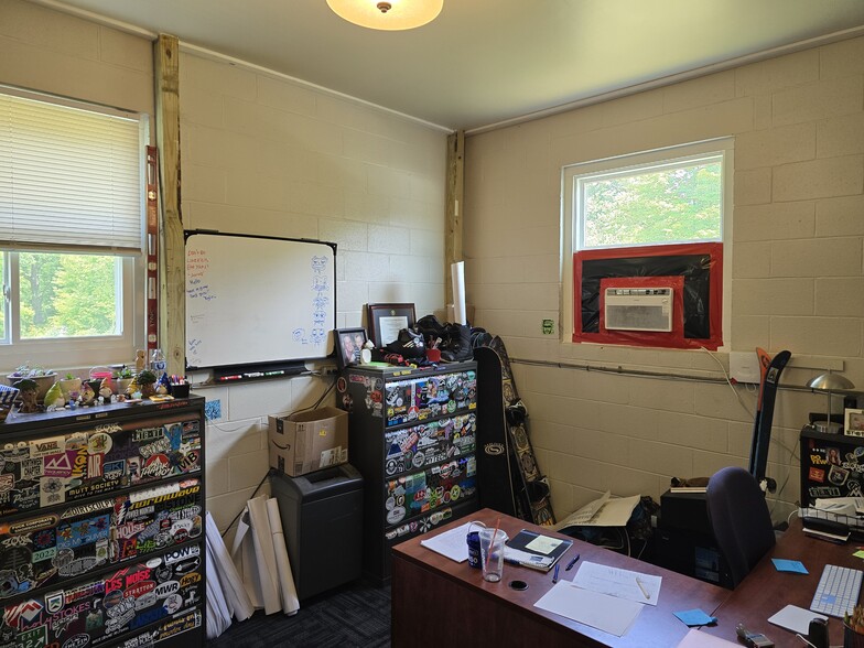 More Photos Of 11 Bunker Hill Rd, Andover Warehouse For Sale