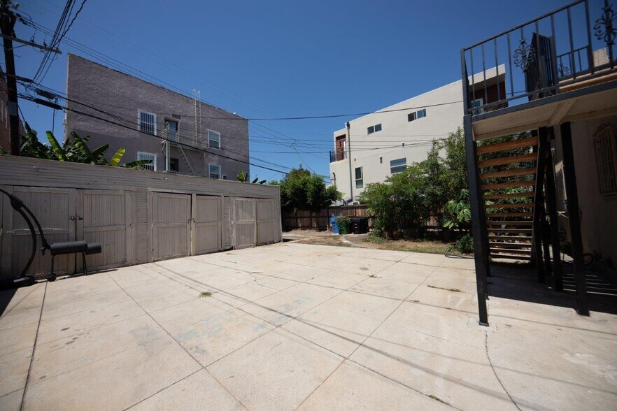 More Photos Of 833 N Ridgewood Pl, Los Angeles Apartments For Sale