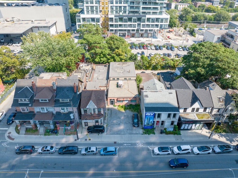 More Photos Of 99 River St, Toronto Storefront For Sale
