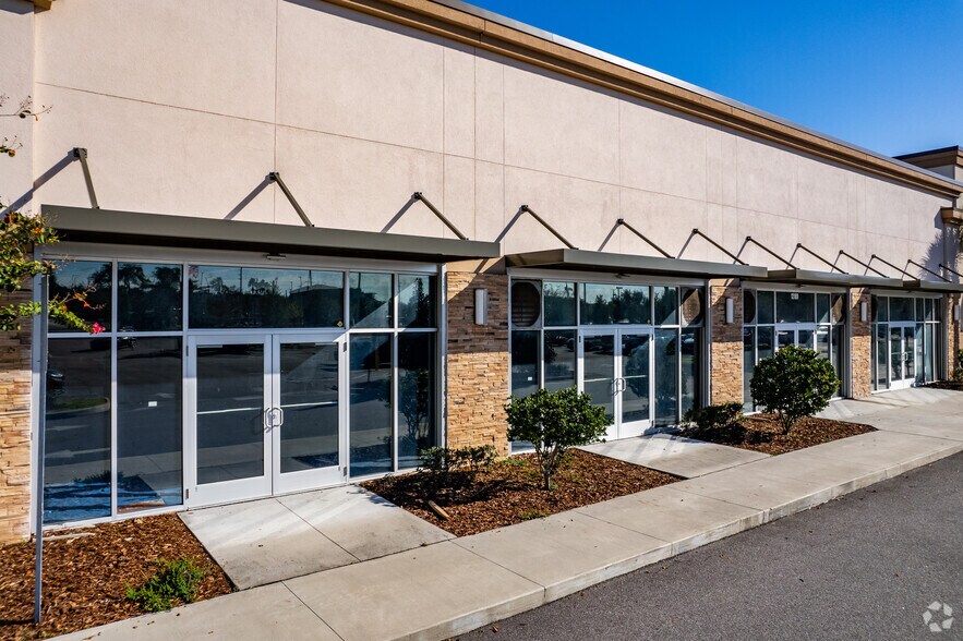 More Photos Of 12187-12299 E Colonial Dr, Orlando Storefront For Lease