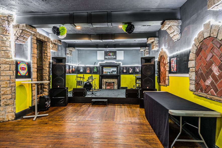 More Photos Of 1026-1038 Chestnut St, Bowling Green Restaurant For Sale