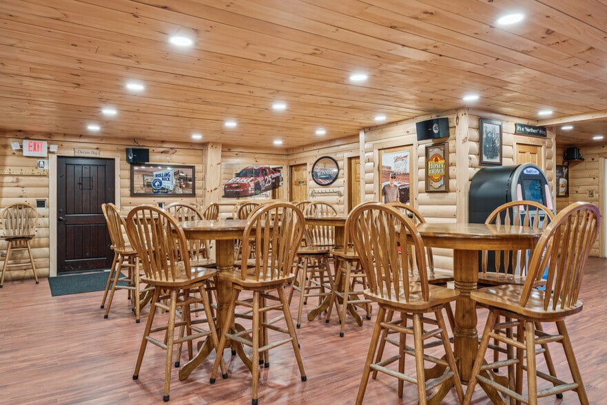 More Photos Of 1 Maple ave, Chelsea Restaurant For Sale