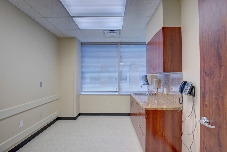 More Photos Of 7501 Fannin St, Houston Medical For Lease