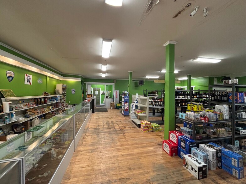 More Photos Of 152 Main st, Stratton General Retail For Sale