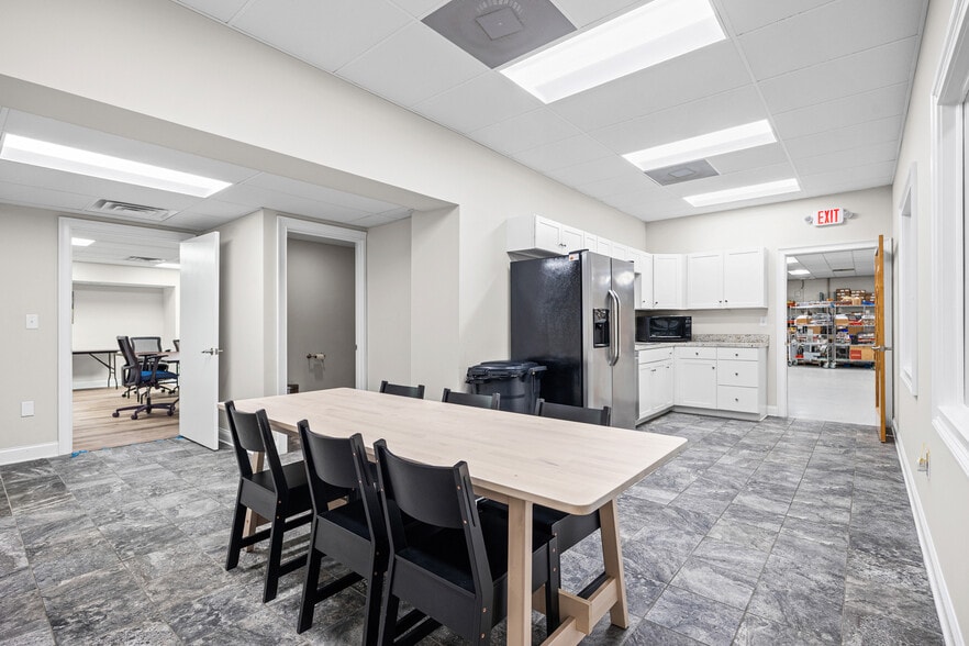 More Photos Of 8190 Regent Pky, Fort Mill Warehouse For Lease