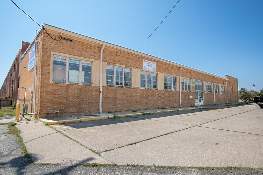 More Photos Of 811 E Waterman St, Wichita Warehouse For Lease