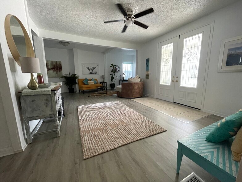 More Photos Of , Saint Petersburg Multifamily For Sale