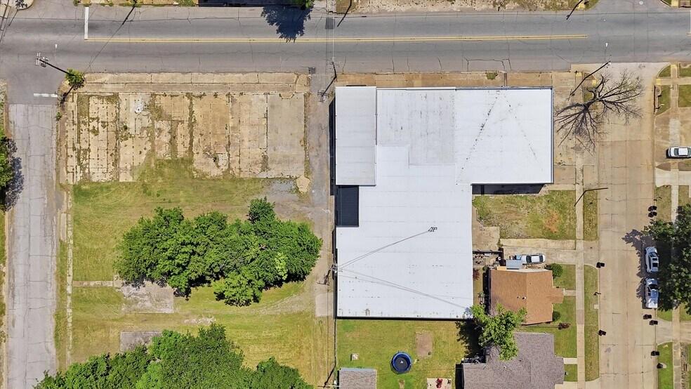 More Photos Of 613 S Armstrong Ave, Denison Warehouse For Sale