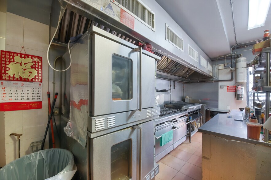 More Photos Of 315 Sand Ln, Staten Island General Retail For Lease