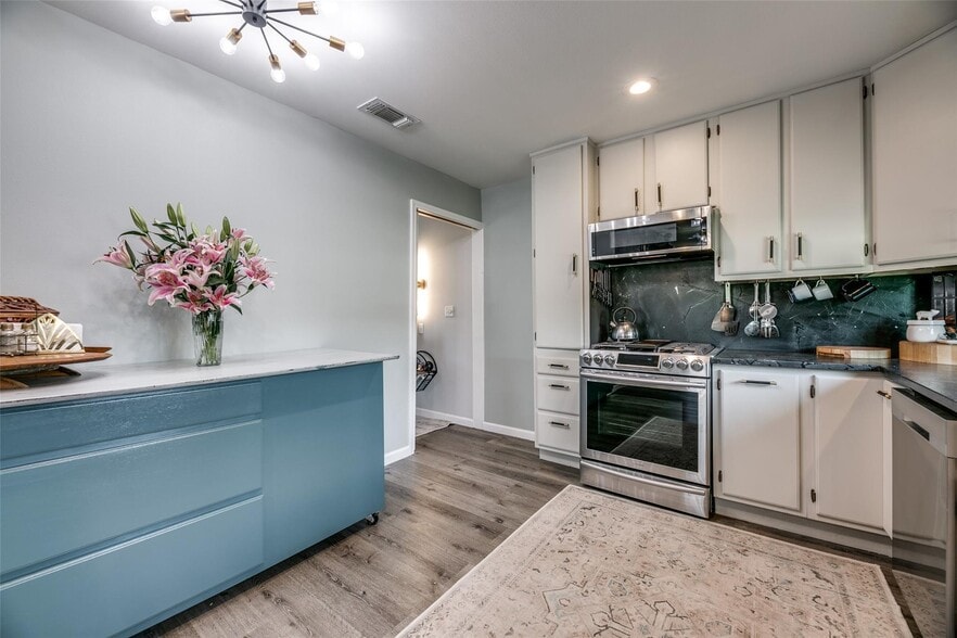 More Photos Of 407 E Broad St, Forney Office Residential For Sale