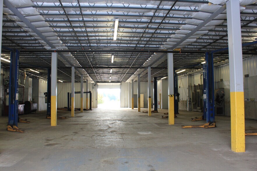 More Photos Of 4 Gator Rock Rd, Somersworth Distribution For Sale