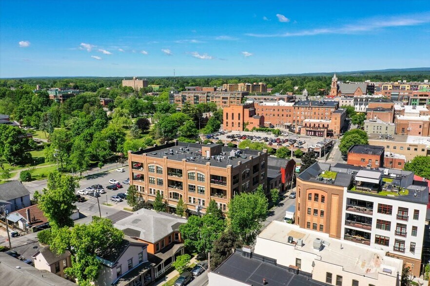 More Photos Of 37 Henry St, Saratoga Springs Office Residential For Lease