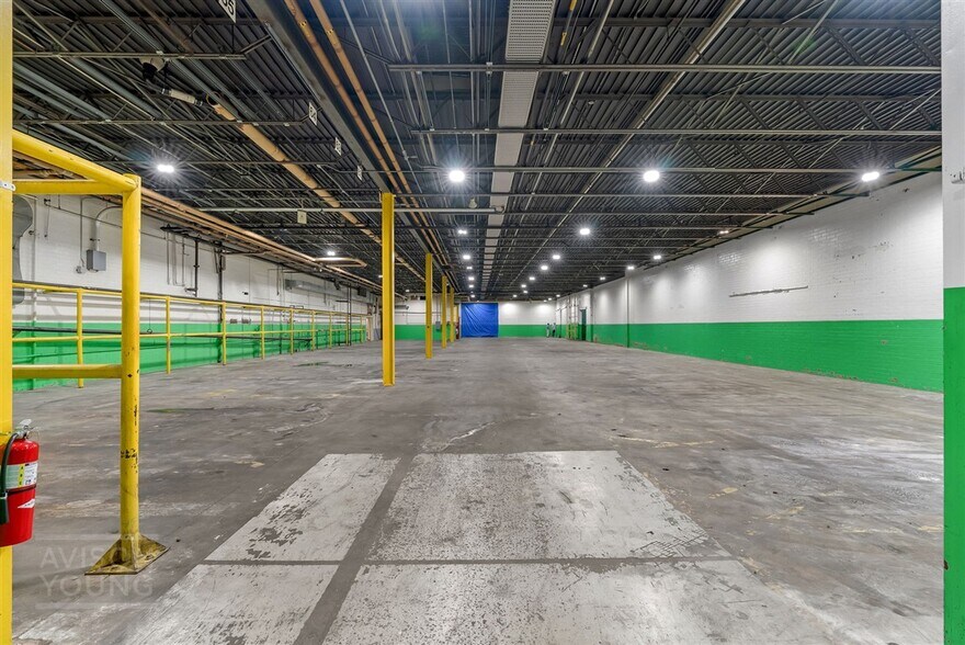 More Photos Of 300 S Main St, Mauldin Warehouse For Sale
