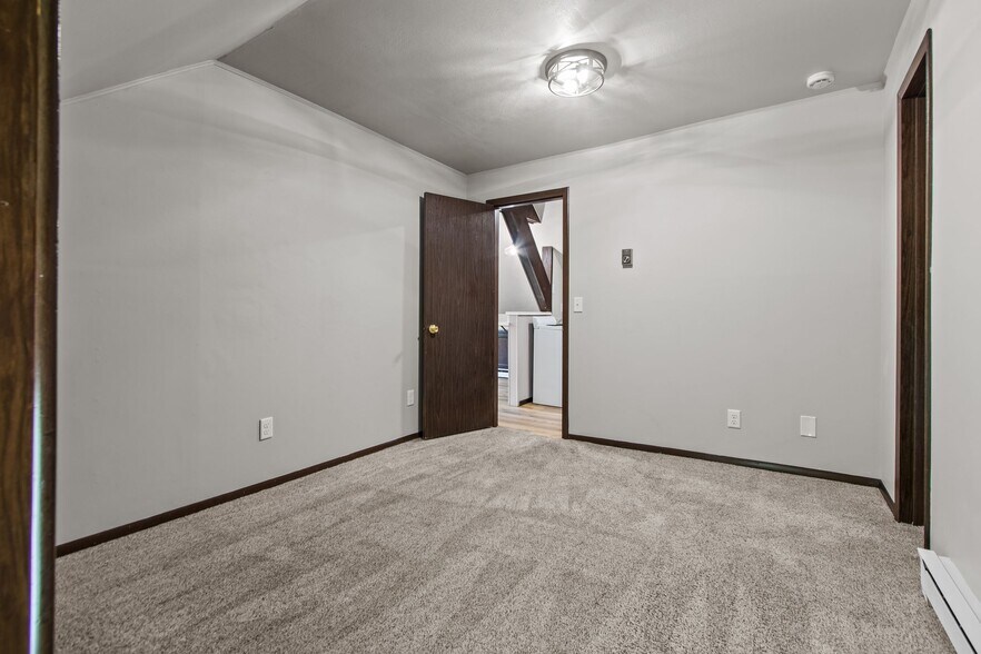 More Photos Of 1903 E Apple Creek Rd, Appleton Apartments For Sale