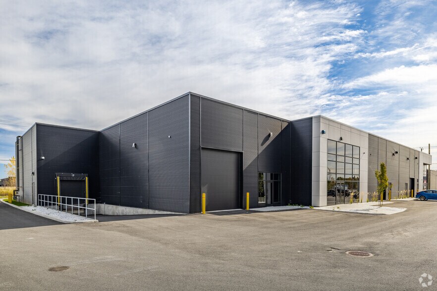 More Photos Of 465 Ch Industriel, Gatineau Distribution For Lease