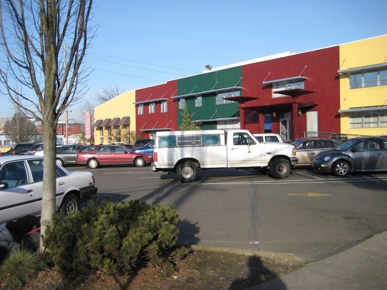 More Photos Of 1120 SE Main St, Portland Loft Creative Space For Lease