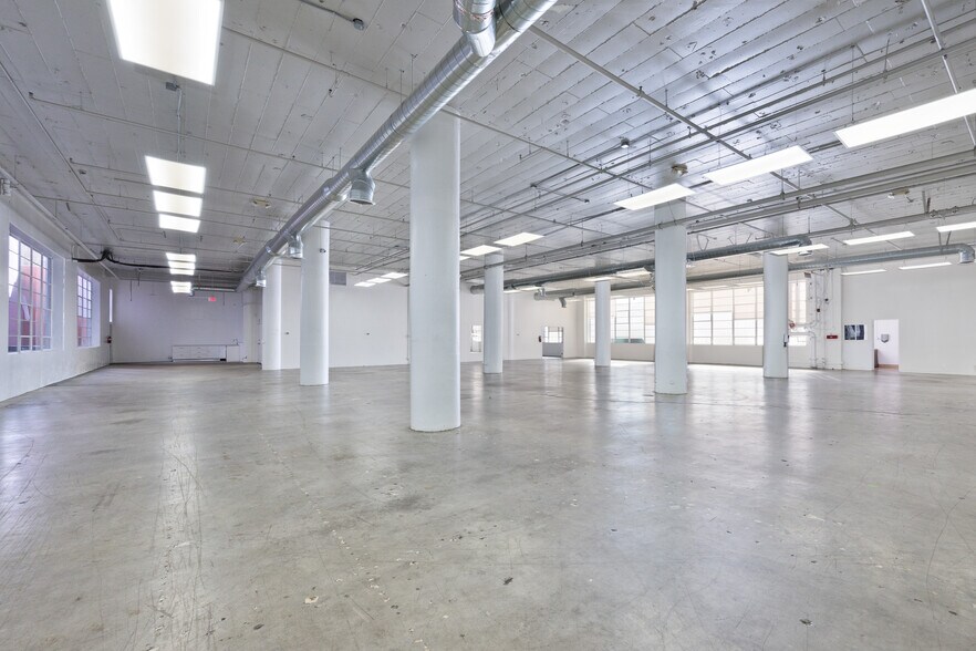 More Photos Of 910 S Los Angeles St, Los Angeles Loft Creative Space For Lease