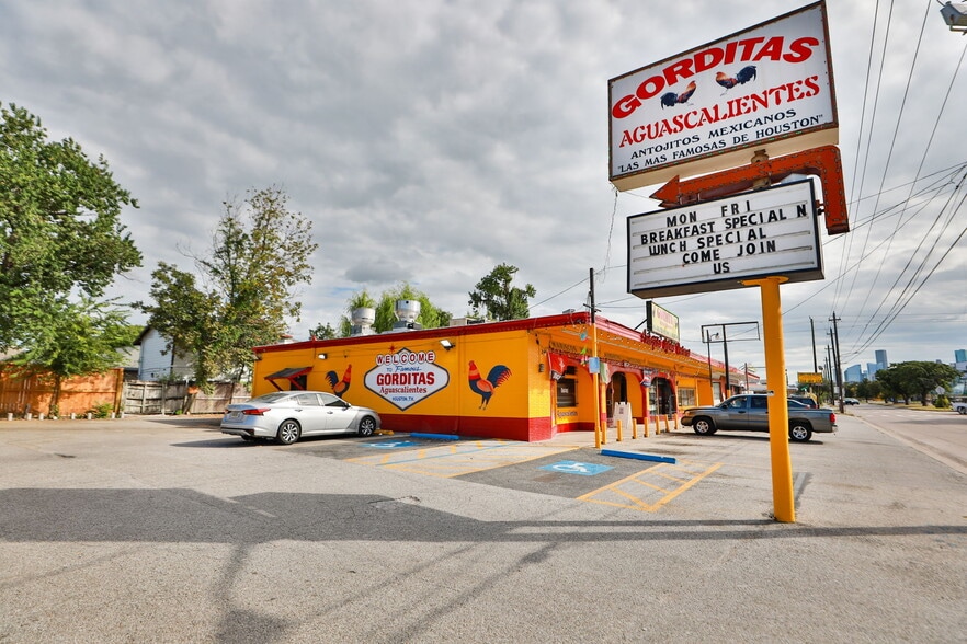 More Photos Of 3806 Irvington Blvd, Houston Freestanding For Sale