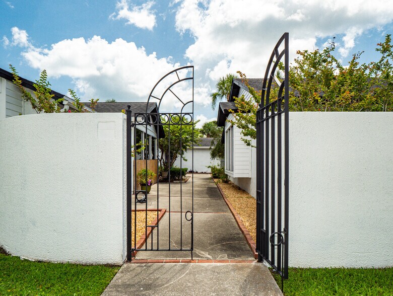 More Photos Of 1817-1835 N 3rd St, Jacksonville Beach Office For Lease