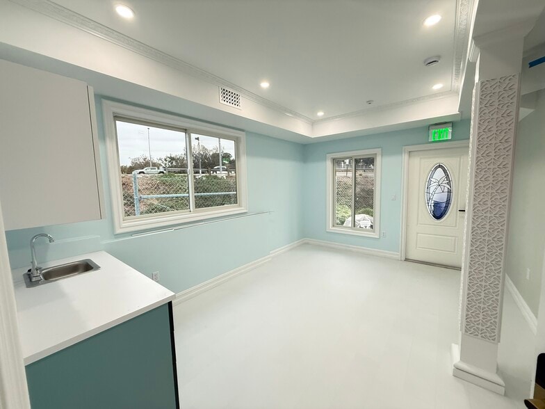 More Photos Of 5200 Lake Murray Blvd, La Mesa Medical For Lease
