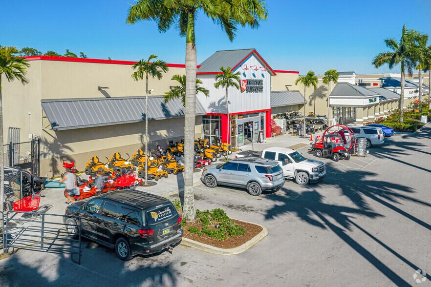 More Photos Of 15673 Southern Blvd, Loxahatchee Groves Freestanding For Lease