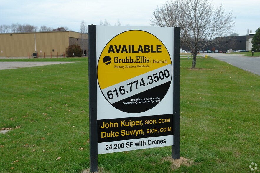 More Photos Of 4327 Airlane Dr SE, Grand Rapids Manufacturing For Sale