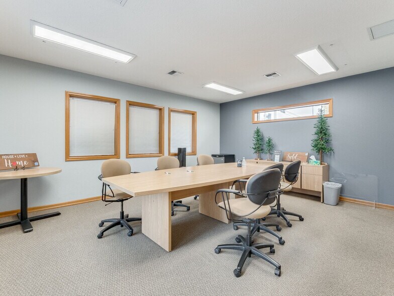 More Photos Of 1215 NE Baker St, Mcminnville Office For Sale