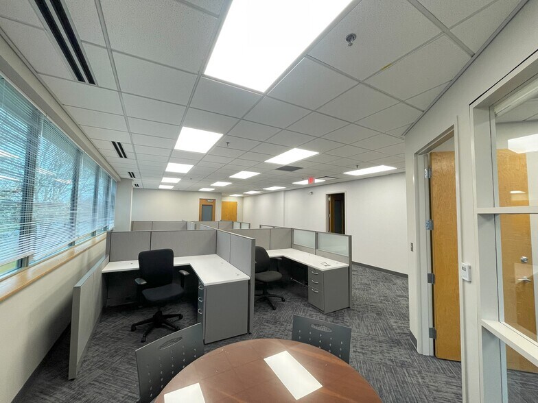 More Photos Of 400 Fellowship Rd, Mount Laurel Office For Lease