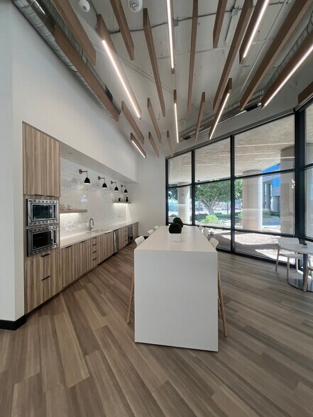 More Photos Of 2800 N Central Ave, Phoenix Office For Lease