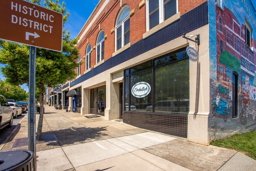 More Photos Of 105 E Center St, Mebane Office For Lease