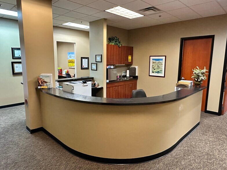 More Photos Of 1670 Capital St, Elgin Medical For Sale