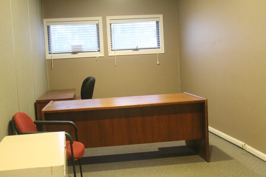 More Photos Of 87 S Main St, Newtown Office For Sale