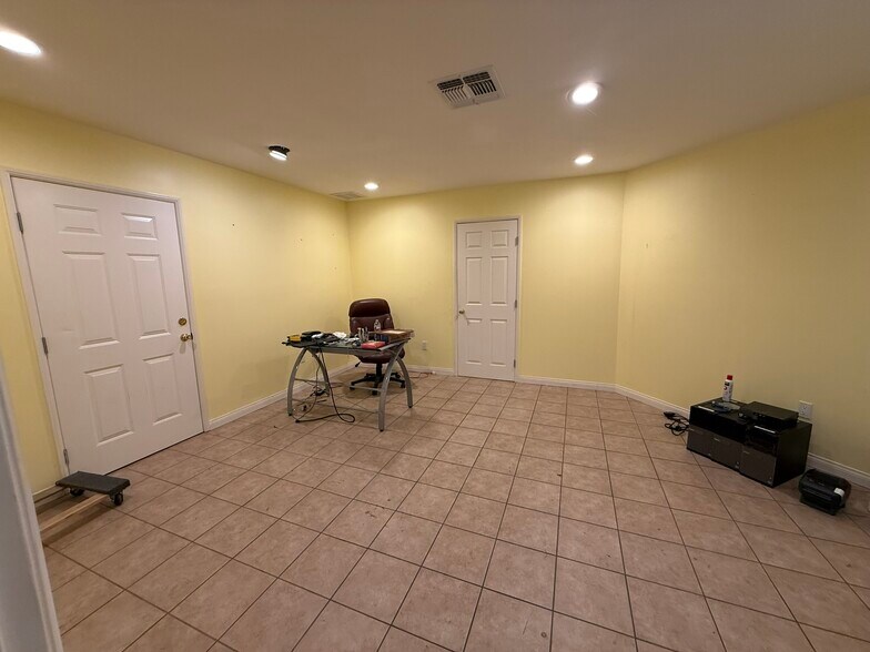 More Photos Of 13227 San Fernando Rd, Rancho Cascades Warehouse For Lease