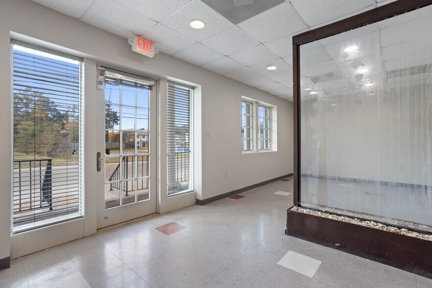 More Photos Of 282 Lameuse St, Biloxi Office For Sale