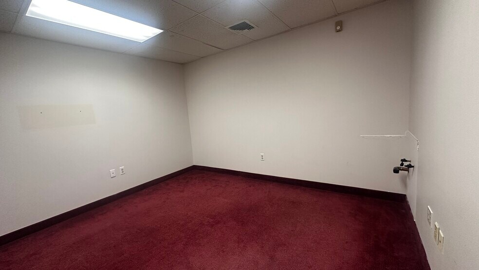 More Photos Of 155 Maple St, Springfield Medical For Lease