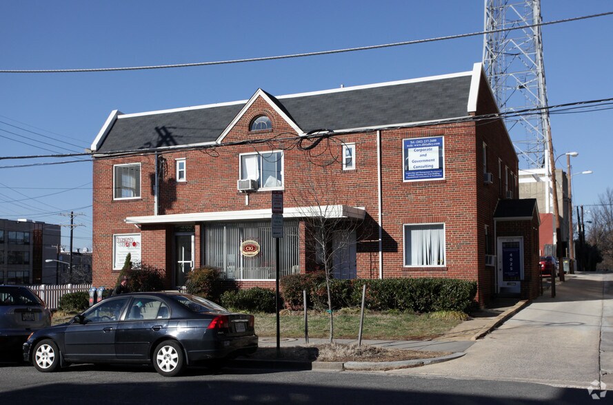 More Photos Of 4025-4027 Brandywine St NW, Washington Office For Lease