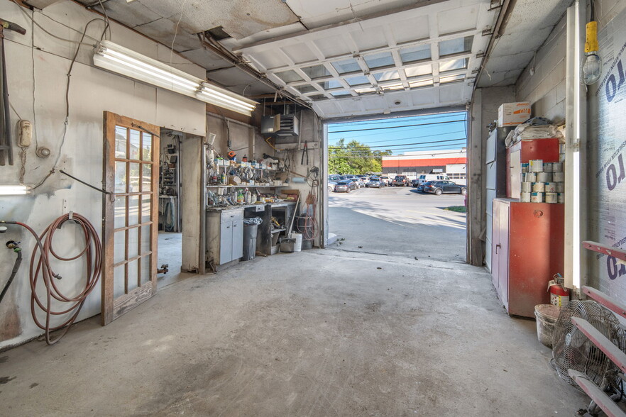 More Photos Of 1907 Van Vranken Ave, Schenectady Auto Repair For Sale